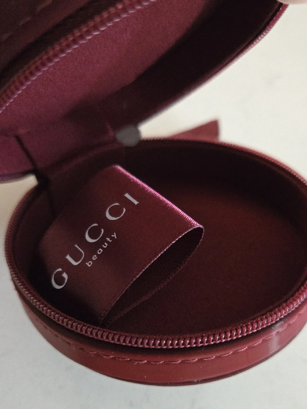 New Limited Edition Gucci Beauty Round Burgundy Trvl Pouch & Cushion Powder Case - Picture 4 of 5